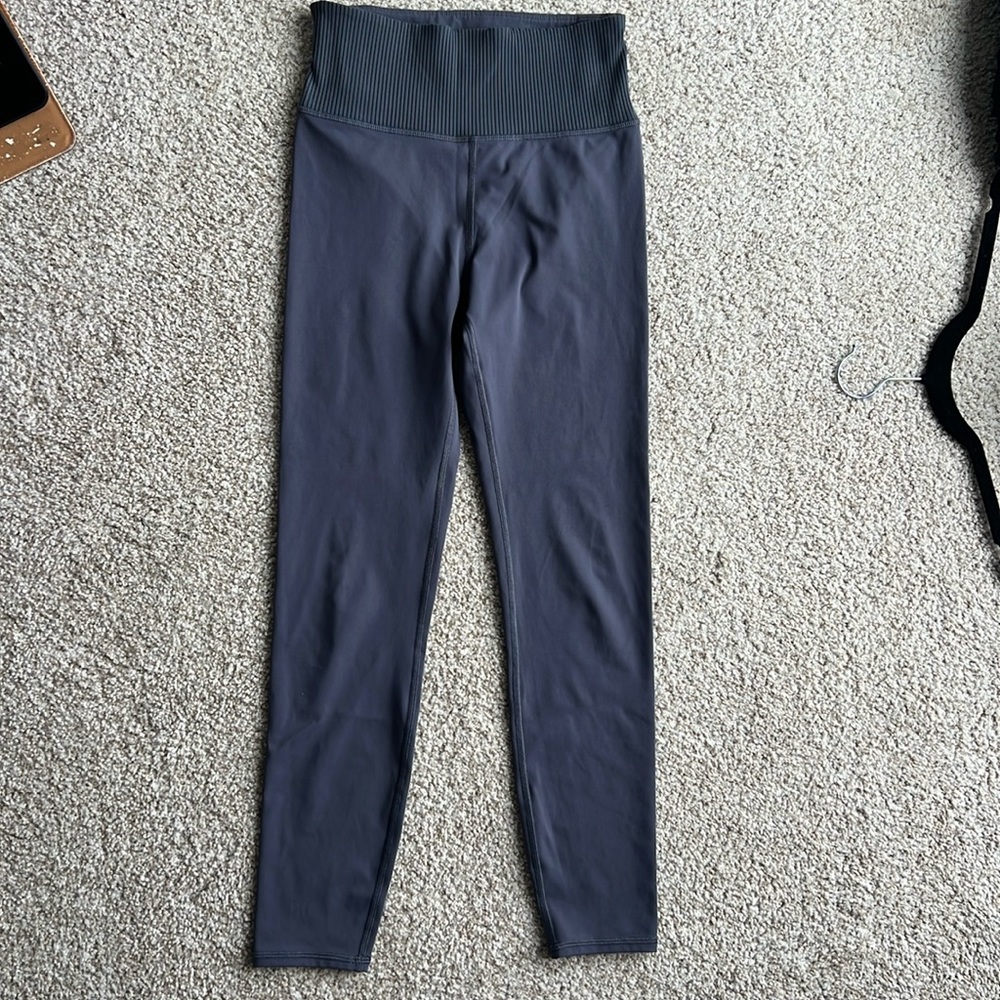 Vuori leggings in dusty blue color (matching sports bra available in store)
